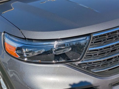 Used 2022 Ford Explorer XLT image 9