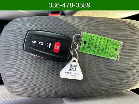 Used 2022 Toyota Corolla LE FWD image 27