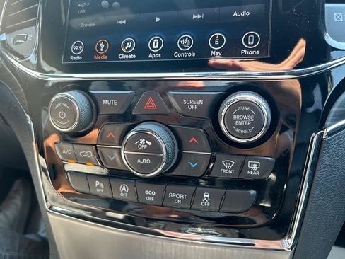 Used 2019 Jeep Grand Cherokee Limited AWD/4WD image 18