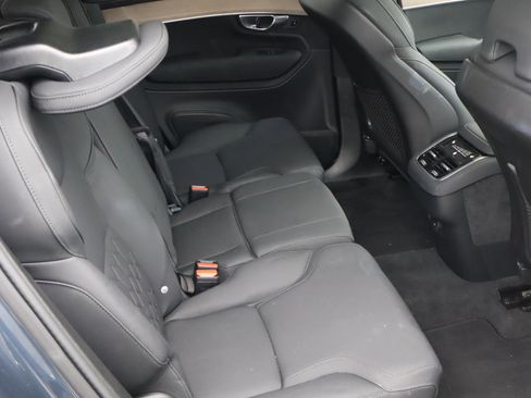 Used 2025 Volvo XC90 B6 Plus image 34