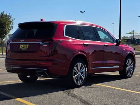 Used 2023 Cadillac XT6 Premium Luxury image 3