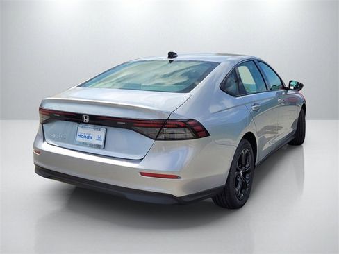 New 2025 Honda Accord SE image 4