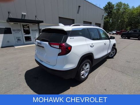 Used 2023 GMC Terrain SLE w/ Driver Convenience Package AWD/4WD image 4