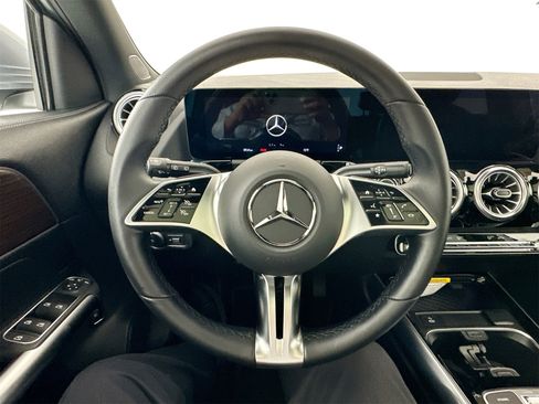 New 2025 Mercedes-Benz GLA 250 image 12