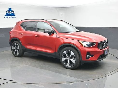 Used 2023 Volvo XC40 B5 Plus w/ Driver Assist Package AWD/4WD image 1