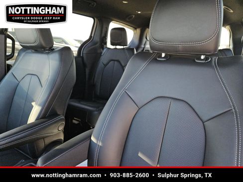 New 2026 Chrysler Pacifica Select image 21