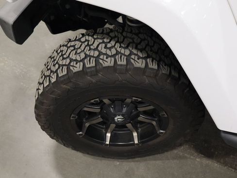 Used 2012 Jeep Wrangler Unlimited Sahara w/ Max Tow Pkg AWD/4WD image 34