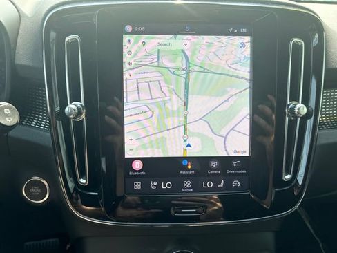 Certified 2025 Volvo XC40 B5 Plus AWD/4WD image 24