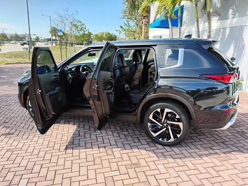 Used 2023 Mitsubishi Outlander SE image 6