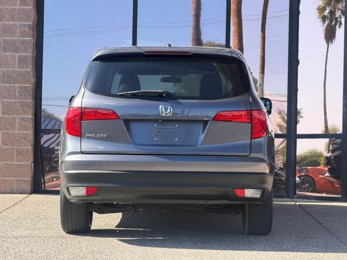 Used 2017 Honda Pilot EX image 12