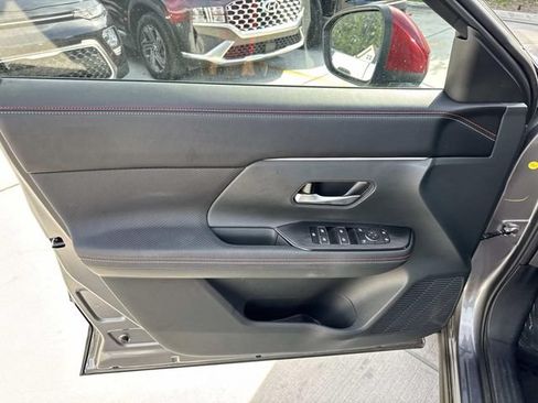 Used 2025 Nissan Kicks SR FWD image 19