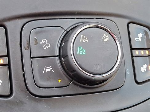 Used 2024 GMC Terrain SLT image 25