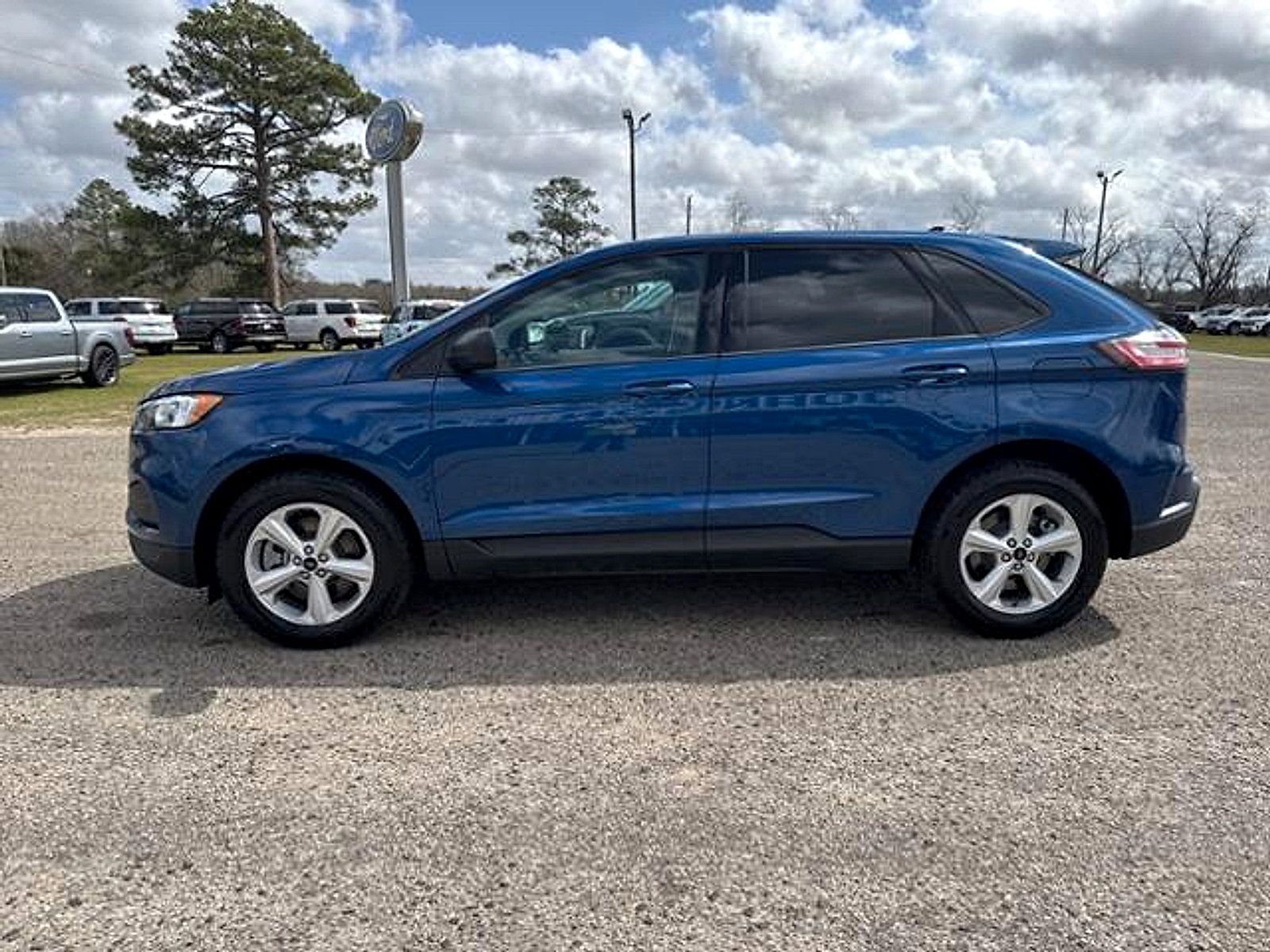 Used 2024 Ford Edge SE AWD/4WD image 5