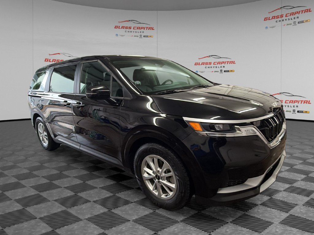 Used 2023 Kia Carnival LX FWD image 1