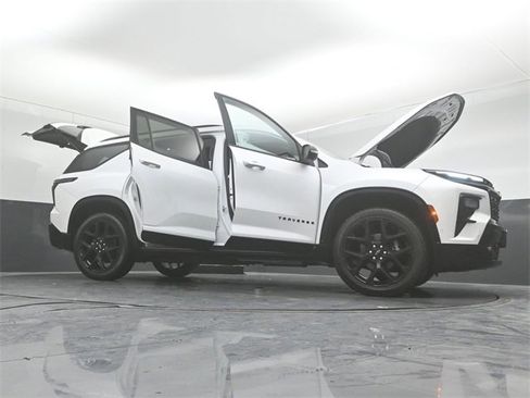 Used 2024 Chevrolet Traverse RS w/ LPO, Floor Liner Package image 42