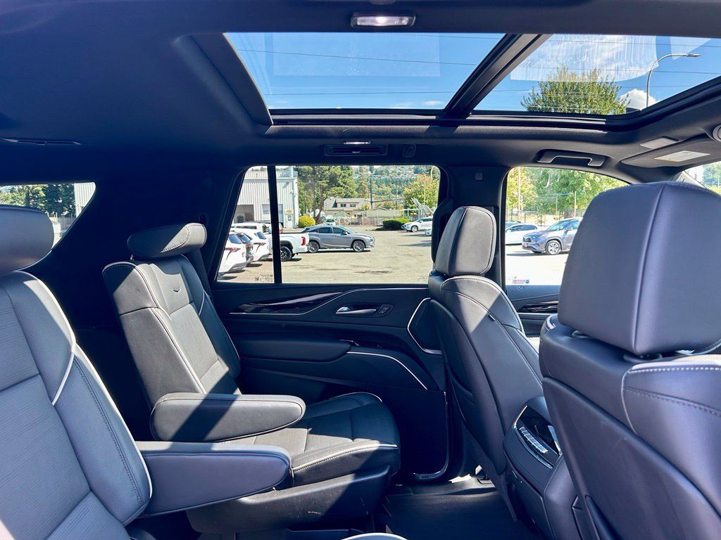 Used 2024 Cadillac Escalade Sport AWD/4WD image 15