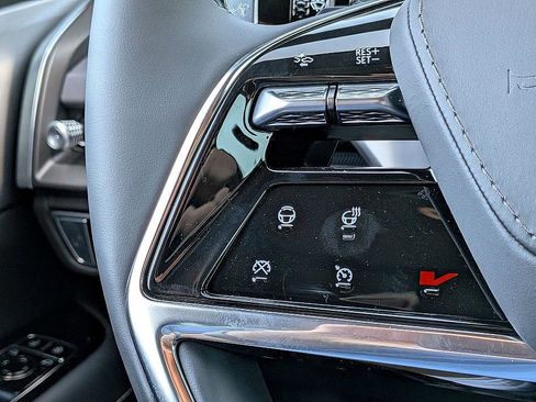 New 2026 Cadillac Vistiq Platinum image 16