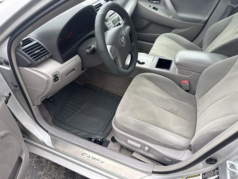 Used 2009 Toyota Camry LE FWD image 29