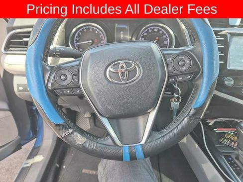 Used 2020 Toyota Camry SE FWD image 6
