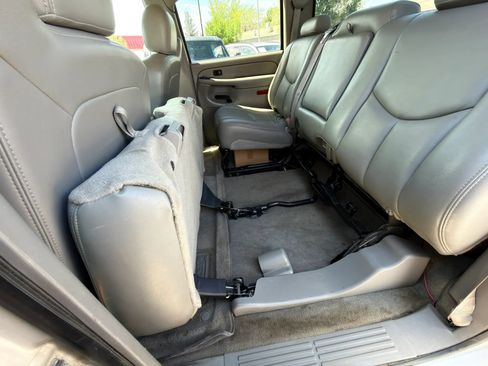 Used 2006 GMC Sierra 2500 SLT w/ Heavy-Duty Power Package AWD/4WD image 17