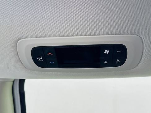Used 2017 Chrysler Pacifica Touring-L FWD image 24