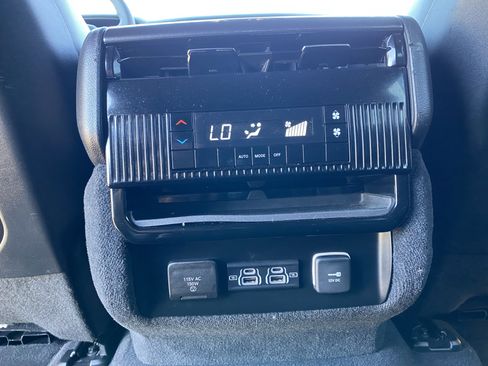 Used 2024 Jeep Wagoneer L 4WD image 18