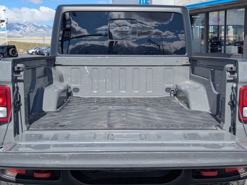 Used 2023 Jeep Gladiator Rubicon w/ Cold Weather Group AWD/4WD image 7