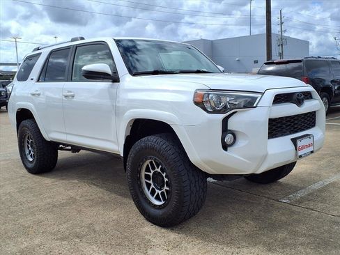 Used 2019 Toyota 4Runner SR5 image 2
