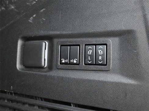 Used 2023 Chevrolet Tahoe Z71 w/ Luxury Package image 27