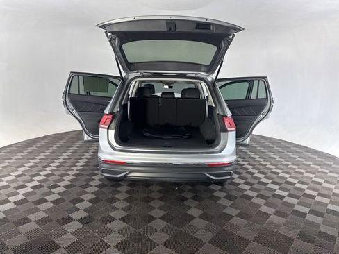 Used 2023 Volkswagen Tiguan SE AWD/4WD image 15