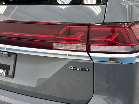 Used 2025 Volkswagen Atlas SE w/ Panoramic Sunroof Package AWD/4WD image 38
