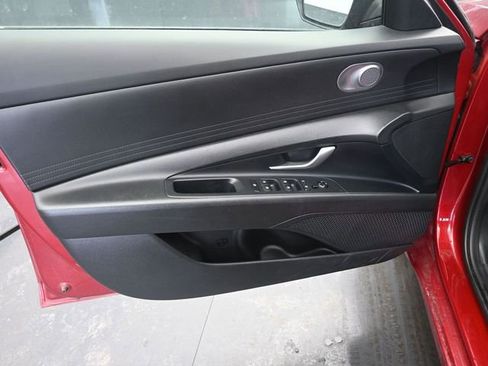 Used 2024 Hyundai Elantra SEL image 17