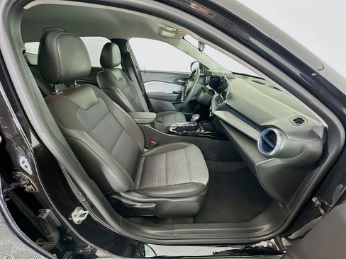 Used 2025 Chevrolet Trax LT image 28