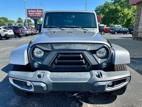 Used 2018 Jeep Wrangler Unlimited Sahara AWD/4WD image 3