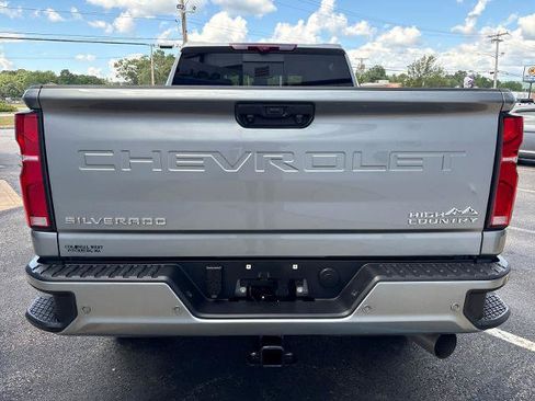 Used 2026 Chevrolet Silverado 2500 High Country w/ High Country Premium Package AWD/4WD image 6