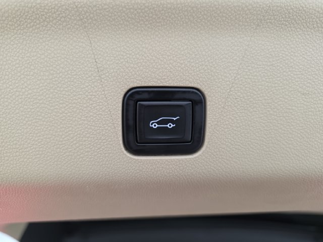 Used 2023 Cadillac Escalade ESV Premium Luxury w/ LPO, Floor Liner Package AWD/4WD image 36