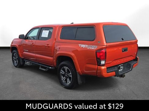 Used 2018 Toyota Tacoma TRD Sport AWD/4WD image 9