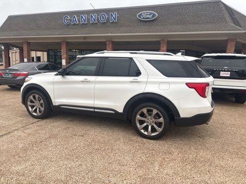 Certified 2020 Ford Explorer Platinum w/ Premium Technology Package image 3