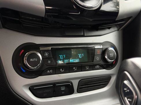 Used 2014 Ford Focus SE w/ Equipment Group 201A FWD image 16