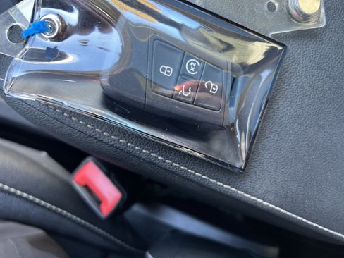 Certified 2024 Volkswagen Taos SE w/ Panoramic Sunroof Package image 33