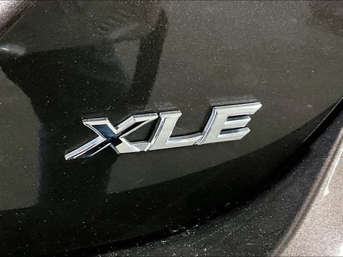 Certified 2018 Toyota Camry XLE w/ Audio Package FWD image 10