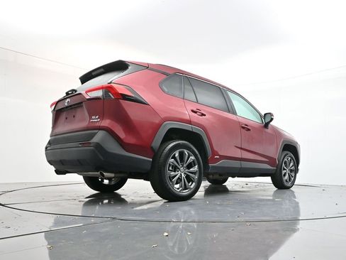 Used 2023 Toyota RAV4 XLE Premium image 32