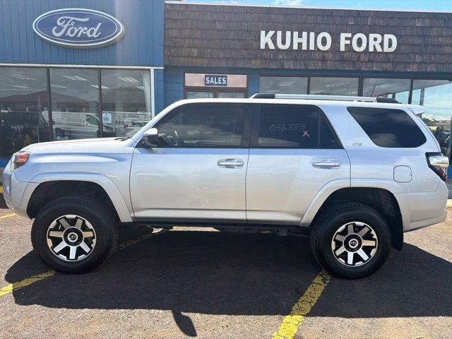 Used 2022 Toyota 4Runner SR5 AWD/4WD image 2