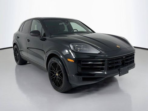 Used 2024 Porsche Cayenne AWD/4WD image 30