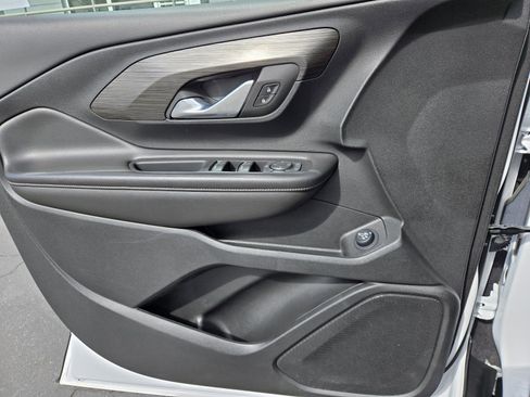 Used 2023 GMC Terrain SLE w/ Driver Convenience Package image 18