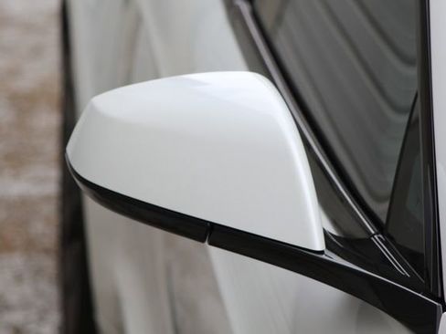 Used 2021 Tesla Model S Plaid image 8