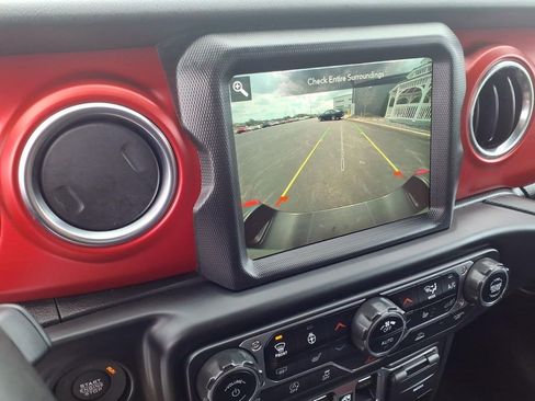 Used 2022 Jeep Gladiator Rubicon w/ LED Lighting Group AWD/4WD image 21