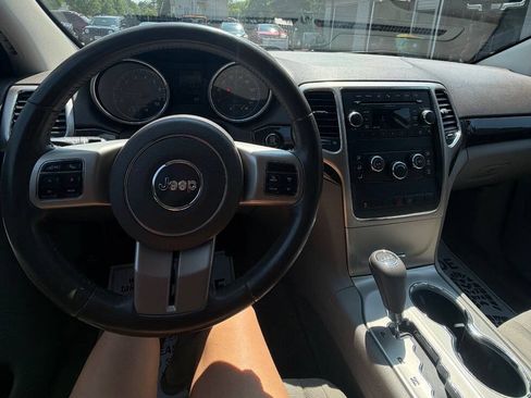 Used 2011 Jeep Grand Cherokee Laredo w/ Security & Convenience Group AWD/4WD image 25