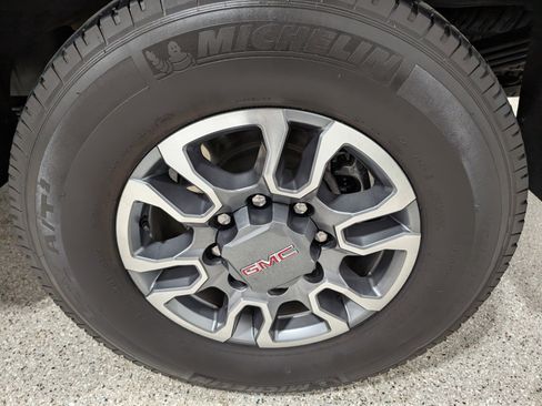 Used 2022 GMC Sierra 2500 SLE w/ SLE Convenience Package image 12