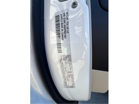 Used 2023 Chrysler Pacifica Touring-L FWD image 18